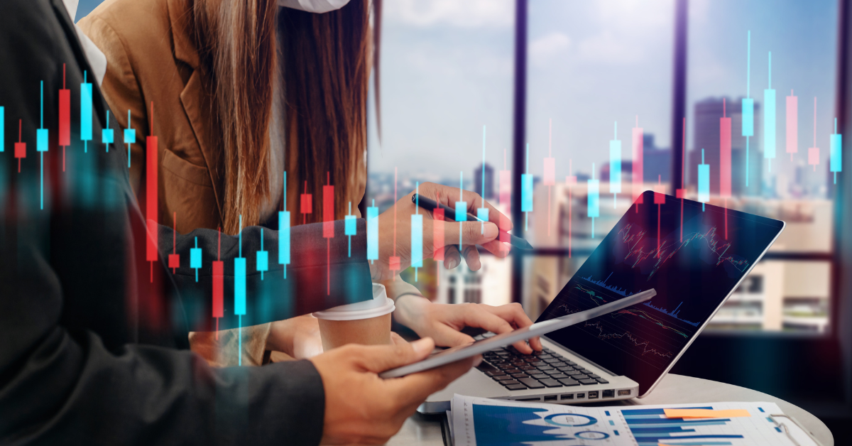 أفضل 4 تطبيقات تداول الأسهم لعام 2023 بسيطة الإستخدام