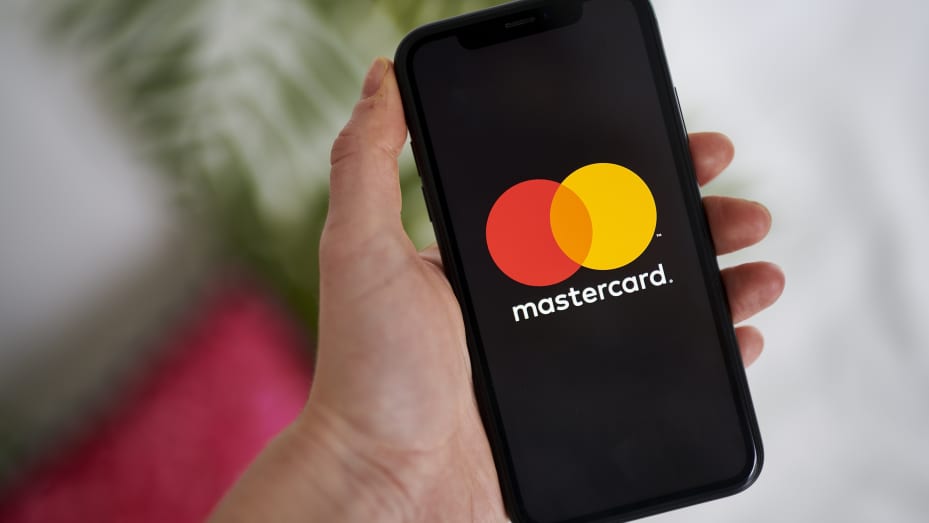 كيف تستثمر في سهم شركة Mastercard Inc A الأمريكي