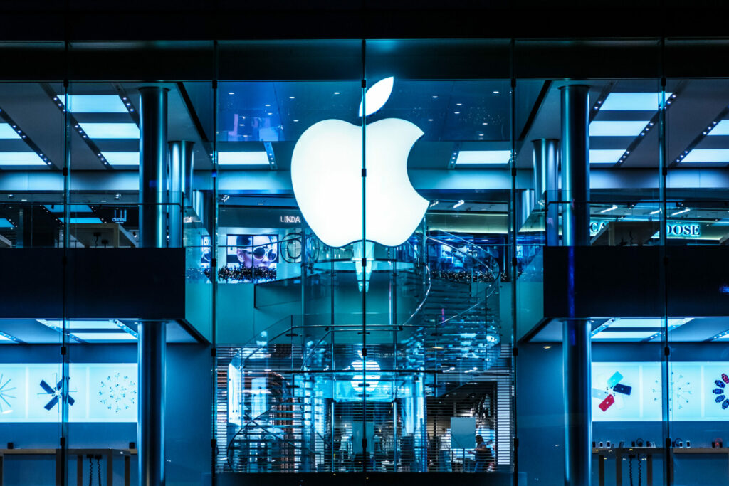 العوامل المؤثرة على قيمة سهم شركة Apple Inc الأمريكي