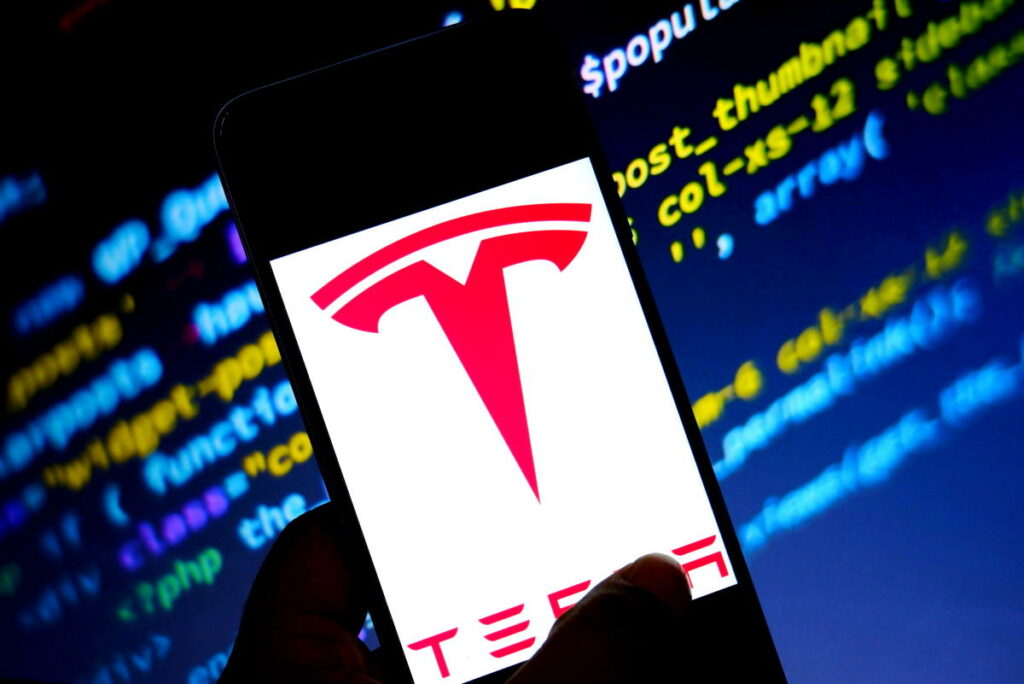 3: الاستثمار في سهم شركة Tesla الأمريكي