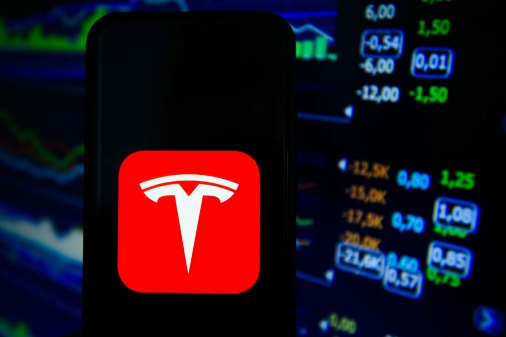 الاستثمار في سهم شركة Tesla الأمريكي