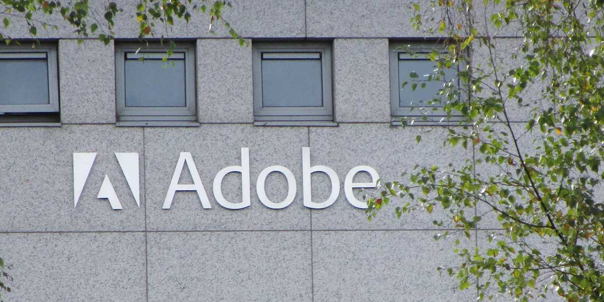 كيف تستثمر في سهم شركة Adobe Inc الأمريكي