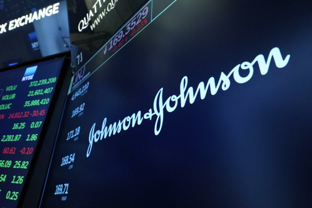 كيفية شراء سهم شركة Johnson & Johnson الأمريكي
