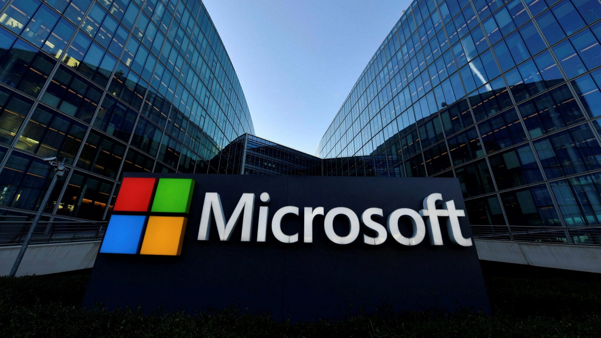 كيفية الاستثمار في سهم شركة Microsoft Corp الأمريكي: دليل عملي للمبتدئين