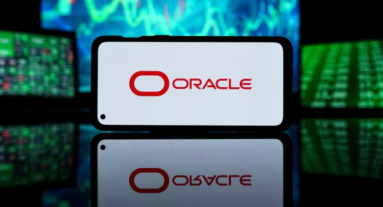 كيف تستثمر في سهم شركة Oracle Corp الأمريكي