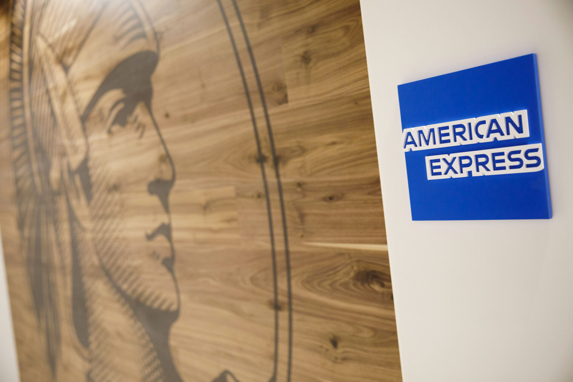 دليل مبسط حول كيفية الإستثمار في أسهم شركة American Express Co