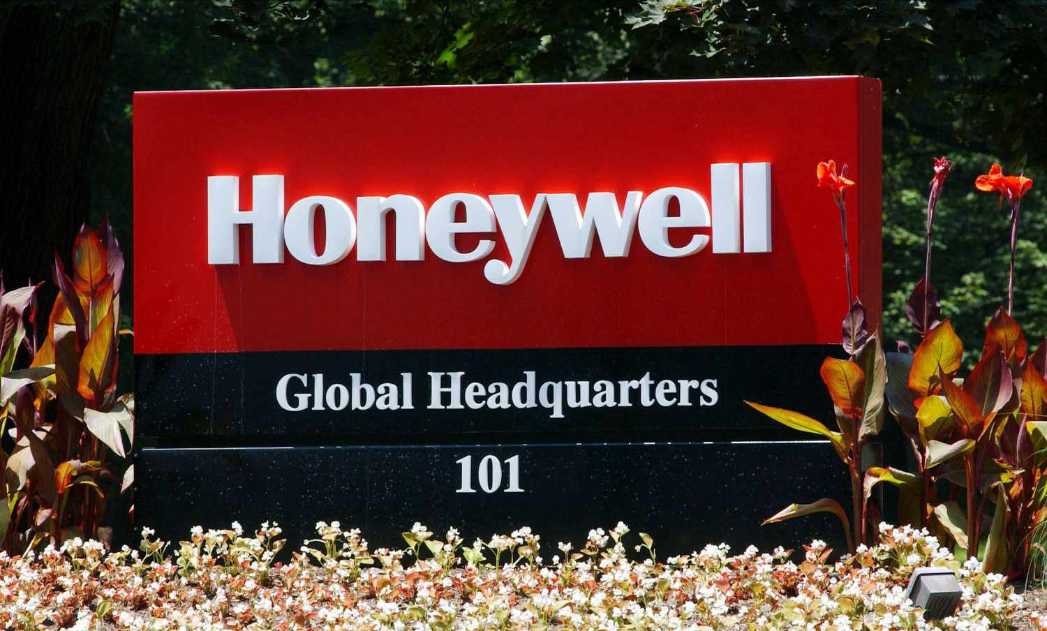 كيف تستثمر في سهم شركة Honeywell International Inc الأمريكية