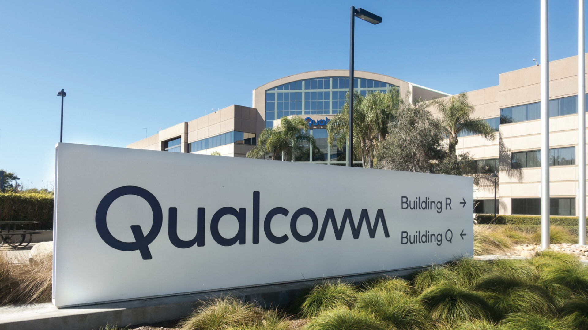كيف تستثمر في سهم شركة Qualcomm Inc الأمريكية