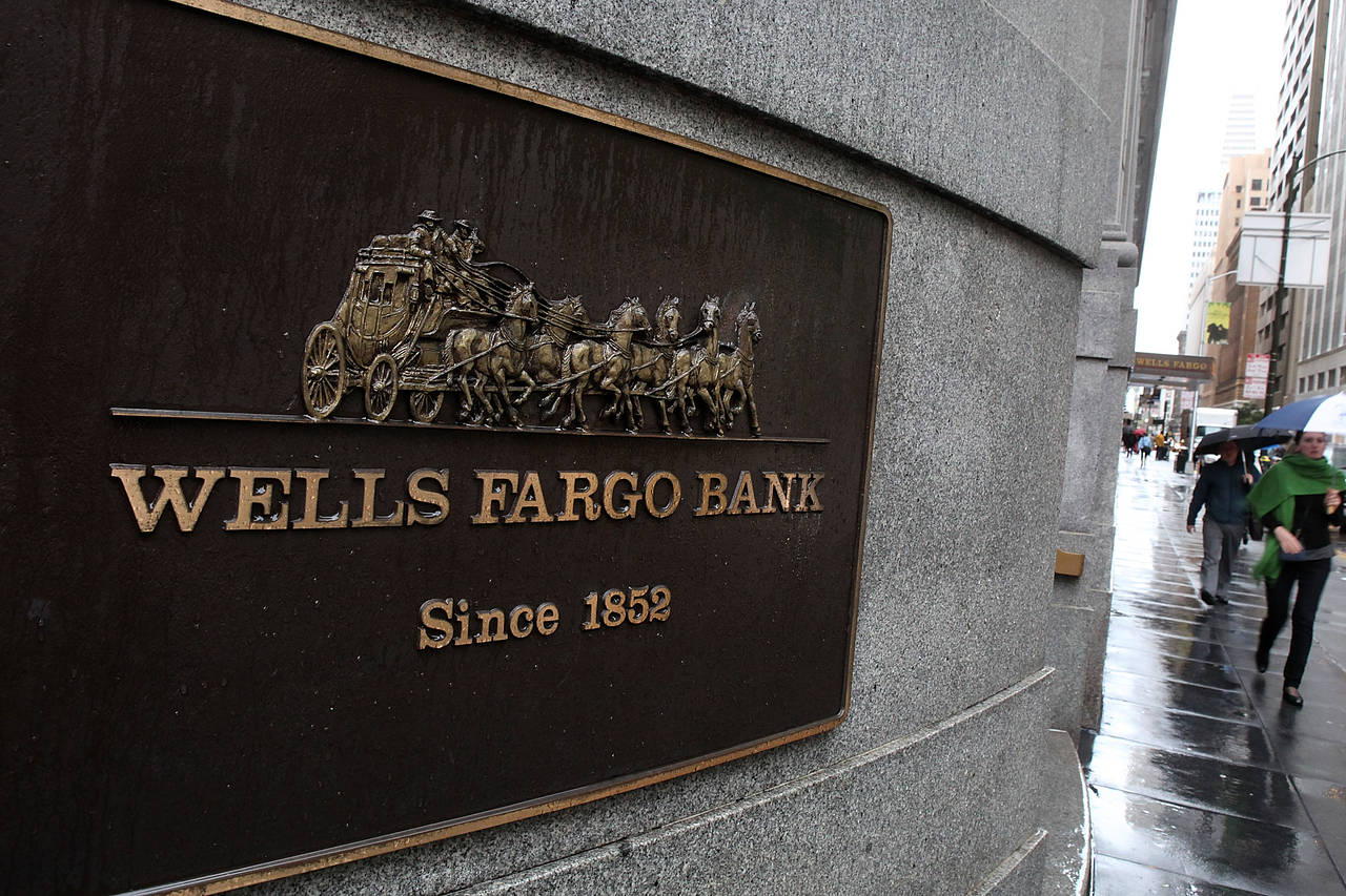 كيف تستثمر في سهم شركة Wells Fargo & Co؟