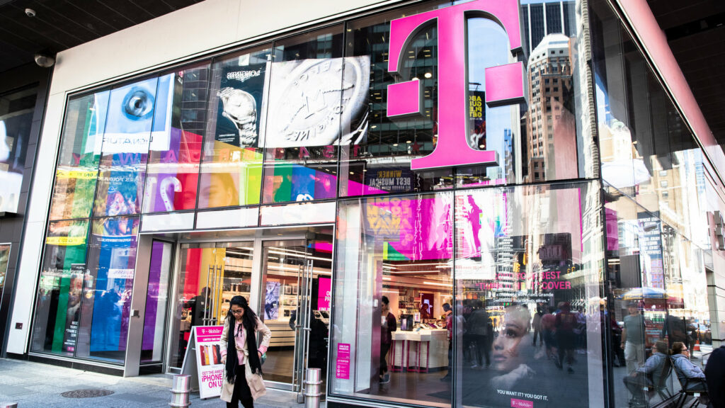 تفاصيل تهمك حول صافي ربح T-Mobile خلال السنوات الثلاثة الماضية
