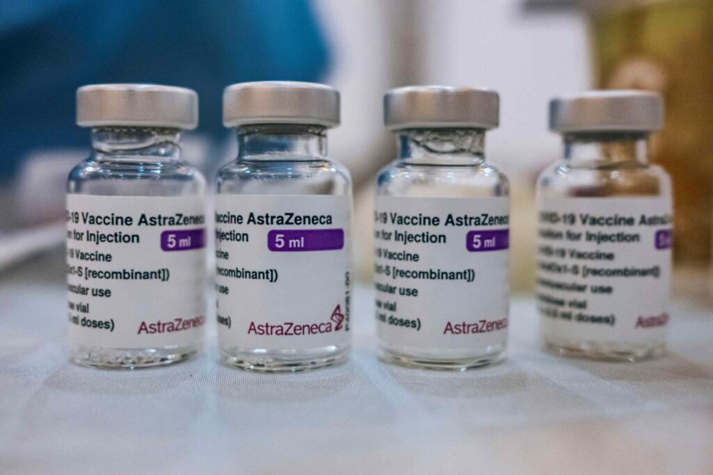 تأثير العوامل السياسية والاقتصادية على نجاح شركة AstraZeneca PLC ADR