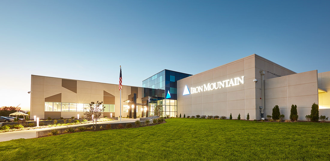 5 خطوات للاستثمار في أسهم شركة Iron Mountain Inc: دليل شامل