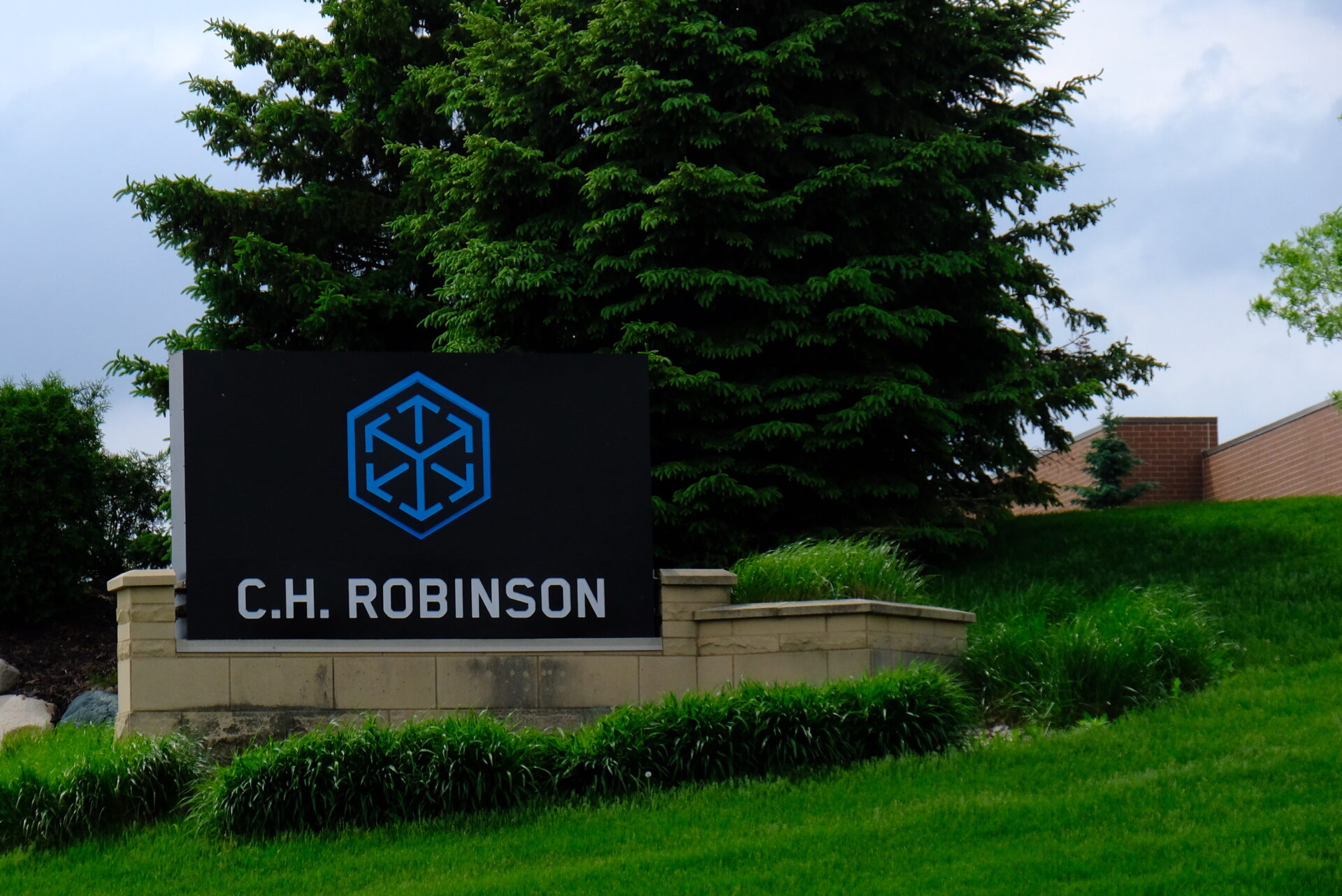 دليل مبسط للاستثمار في سهم شركة C.H. Robinson Worldwide