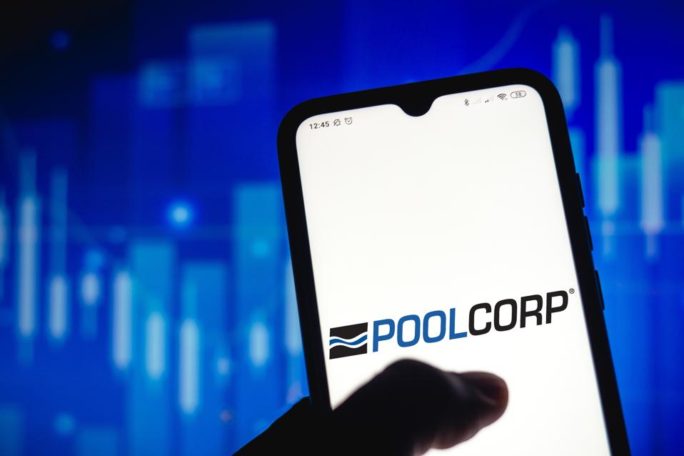 5 خطوات للاستثمار في سهم شركة Pool Corporation مع فولو ماي تريد