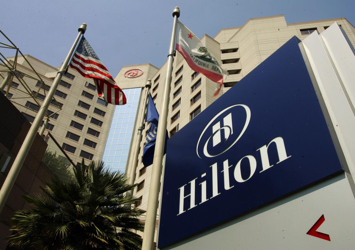 كيفية الاستثمار في أسهم شركة Hilton الأمريكية خطوة بخطوة