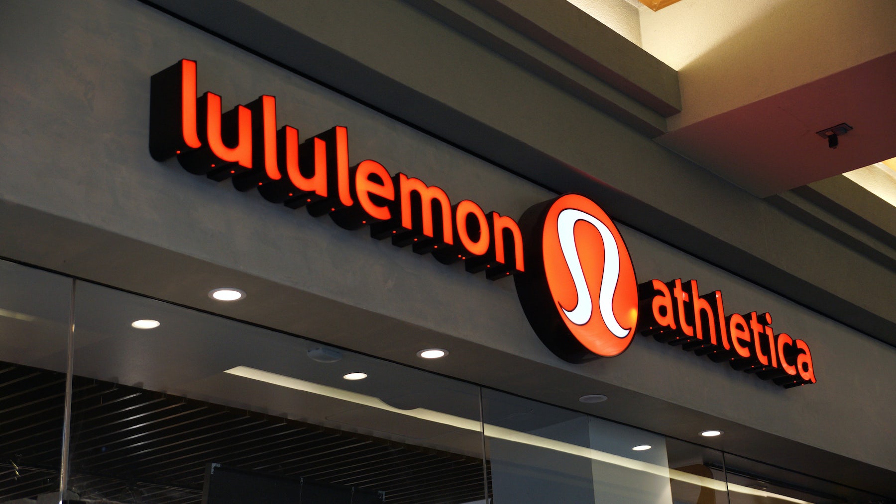 كيف تستثمر في سهم شركة Lululemon Athletica: دليل خطوة بخطوة