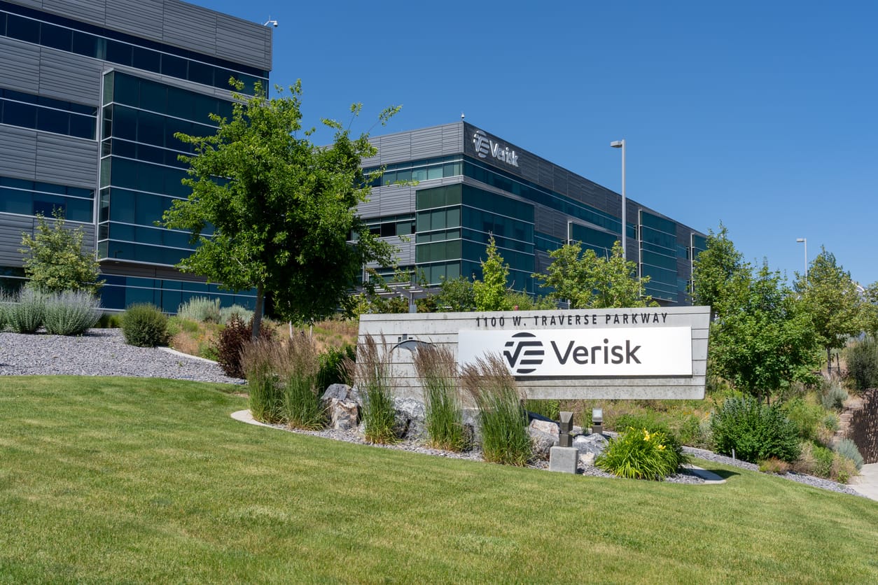 الأسئلة الشائعة حول الاستثمار في سهم Verisk Analytics (VRSK)