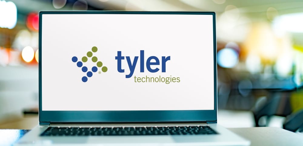 كيفية الاستثمار في أسهم شركة Tyler Technologies: دليل شامل