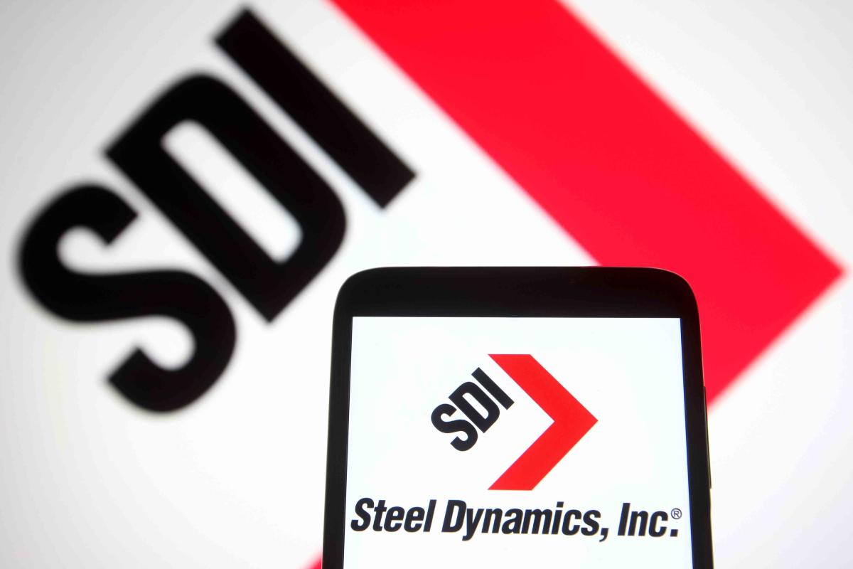دليلك العملي للاستثمار في سهم شركة Steel Dynamics بالخطوات