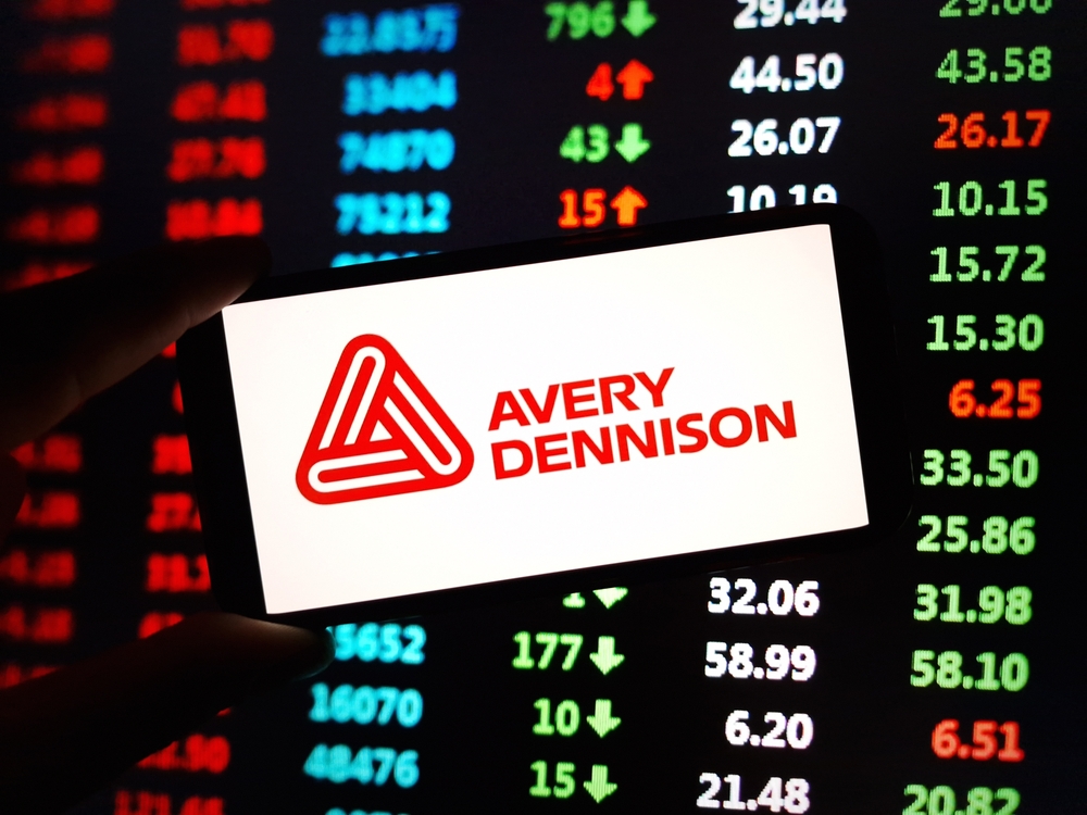 كيف تستثمر في سهم شركة Avery Dennison – دليلك الشامل