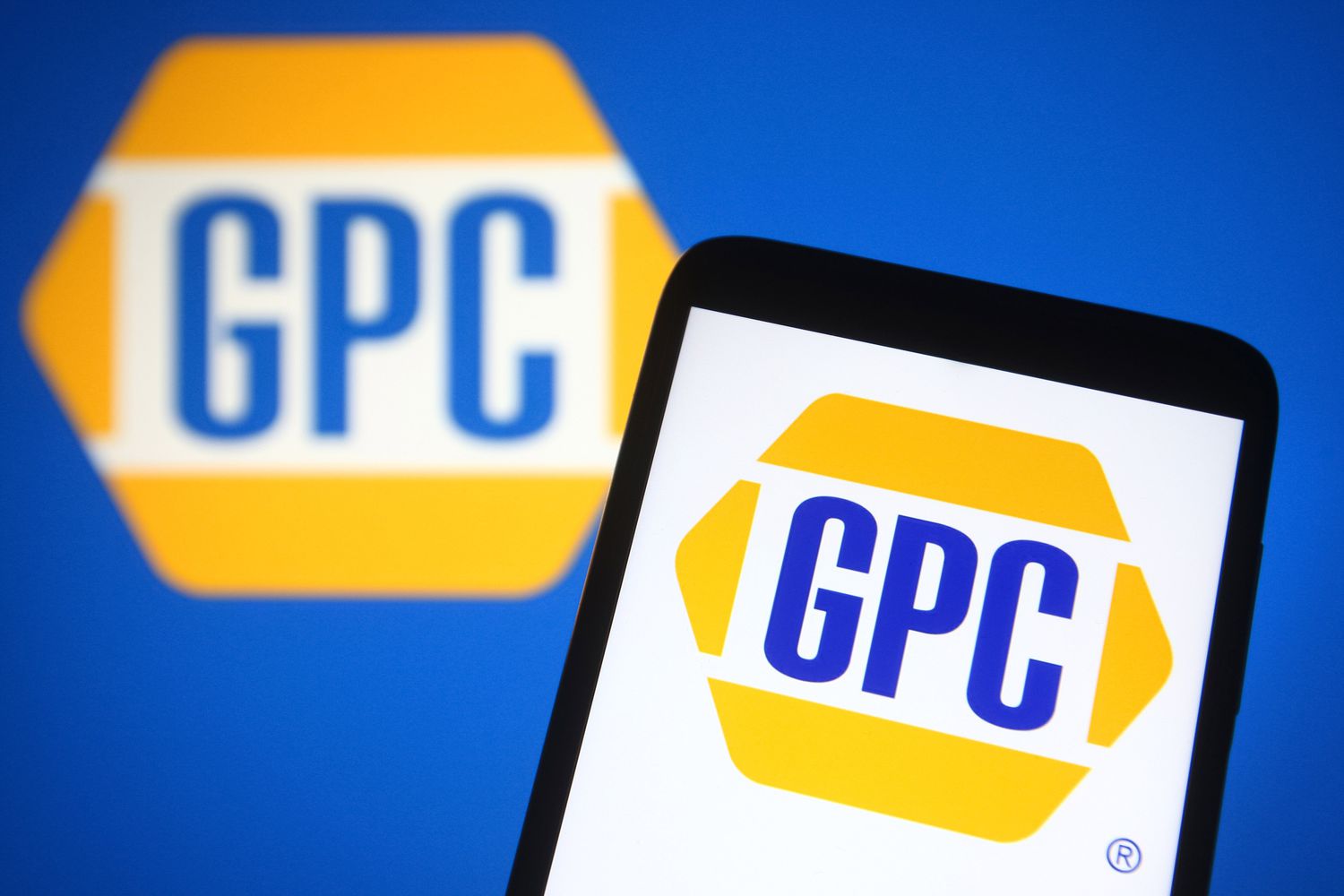 دليلك الشامل: كيف تستثمر في سهم Genuine Parts Company (GPC)؟