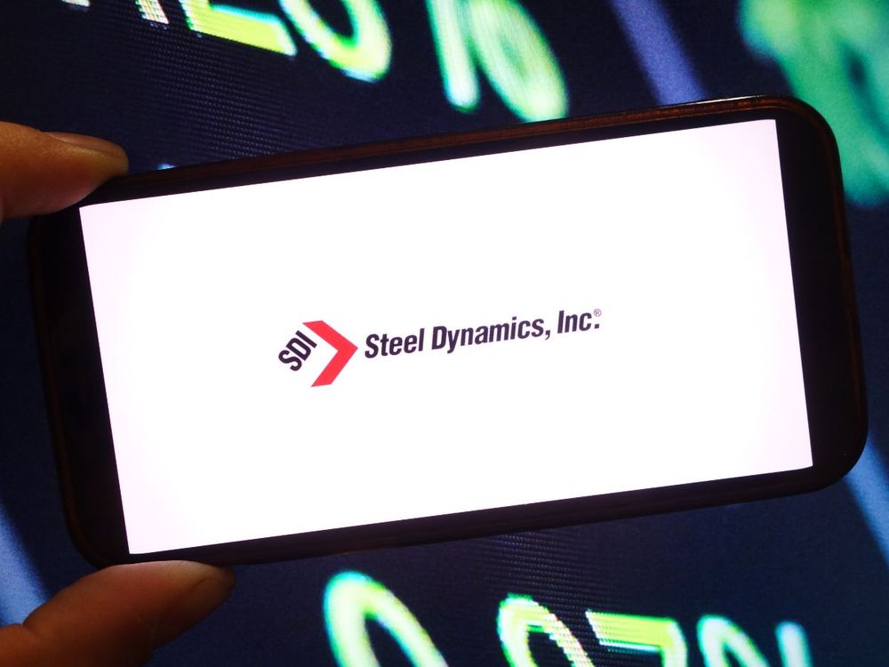  سهم شركة Steel Dynamics