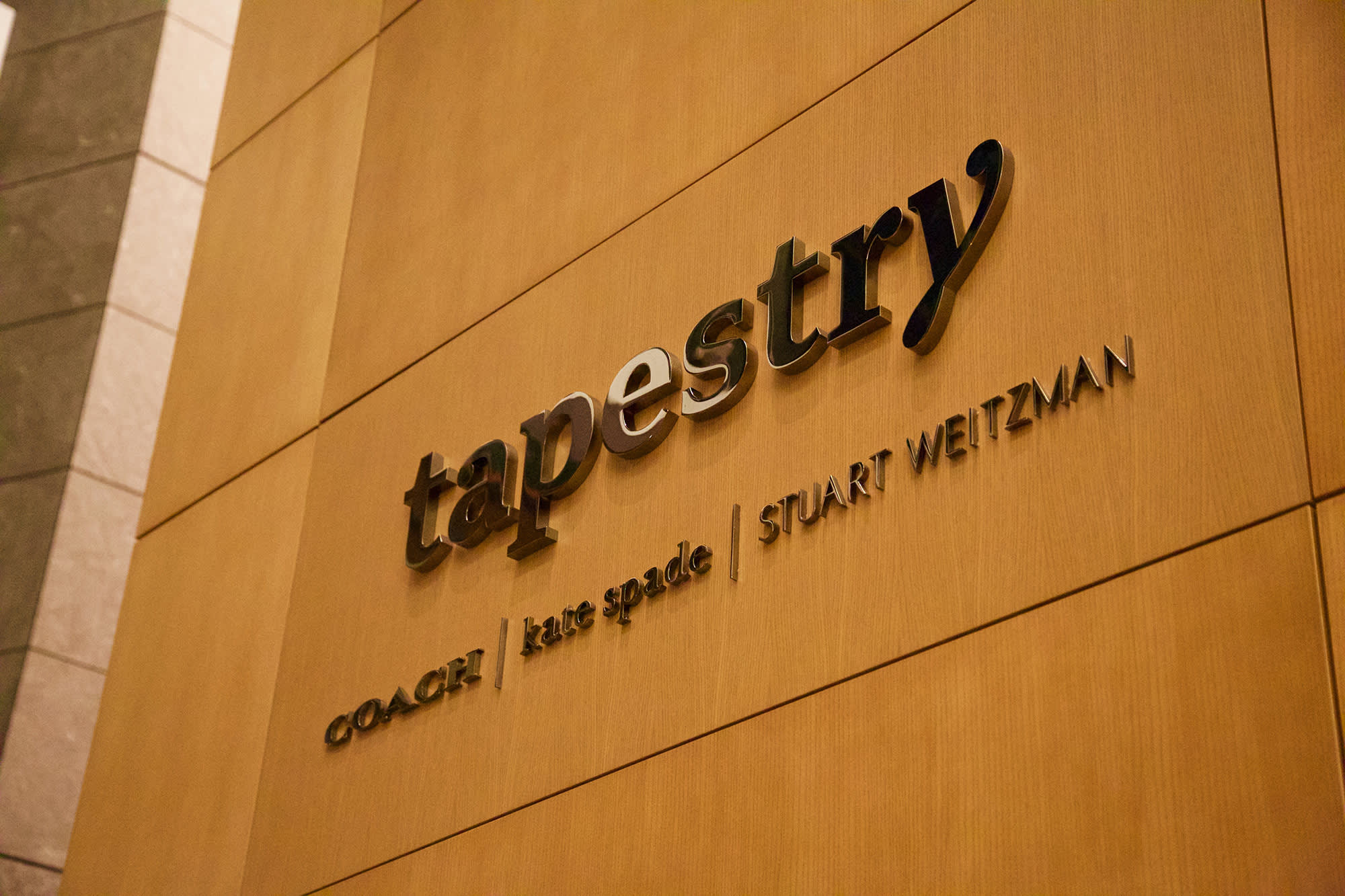 دليلك الشامل للاستثمار في سهم Tapestry خطوة بخطوة