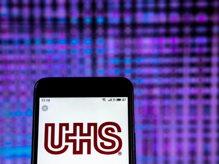 سهم Universal Health Services
