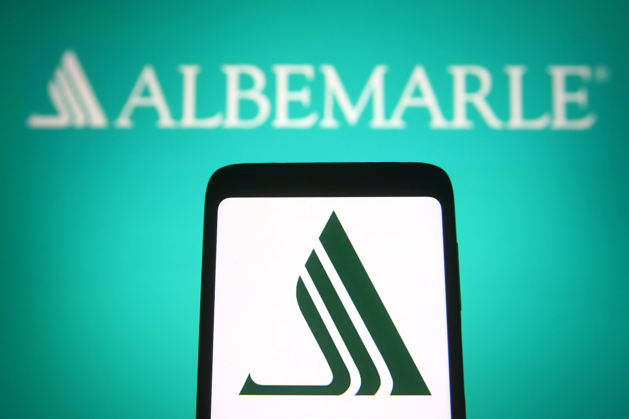كيف تستثمر في سهم شركة Albemarle؟ دليل شامل للمبتدئين